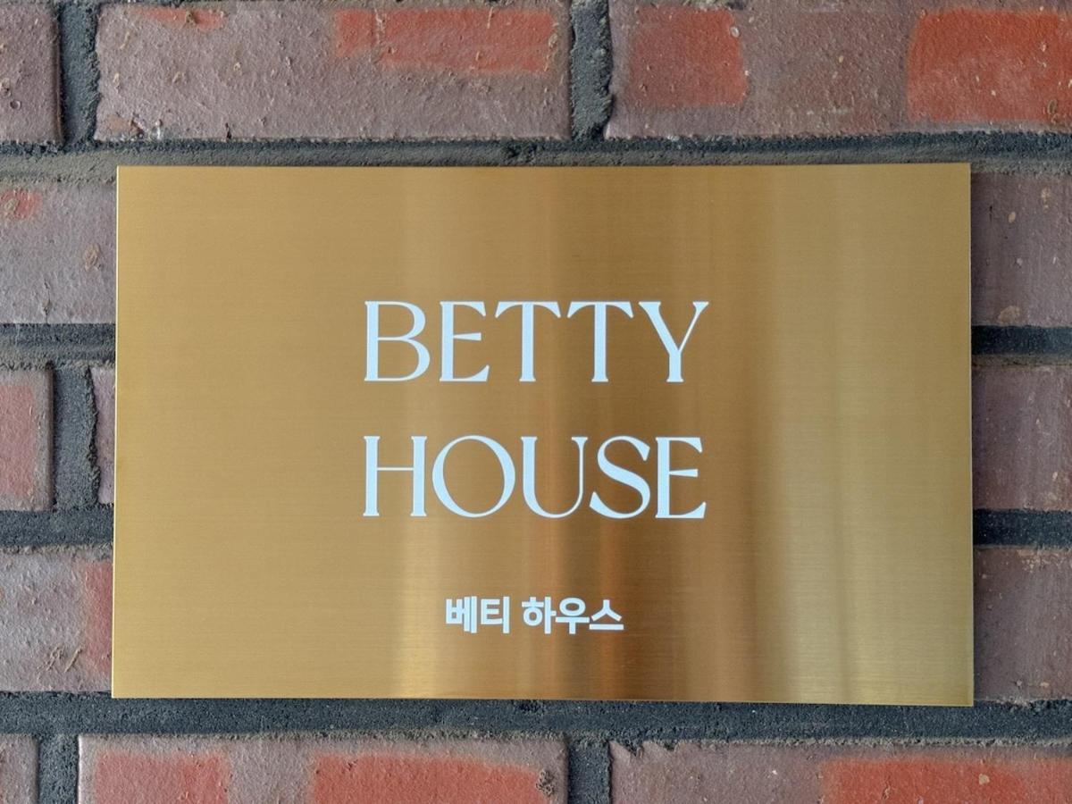 Apartment Betty House *